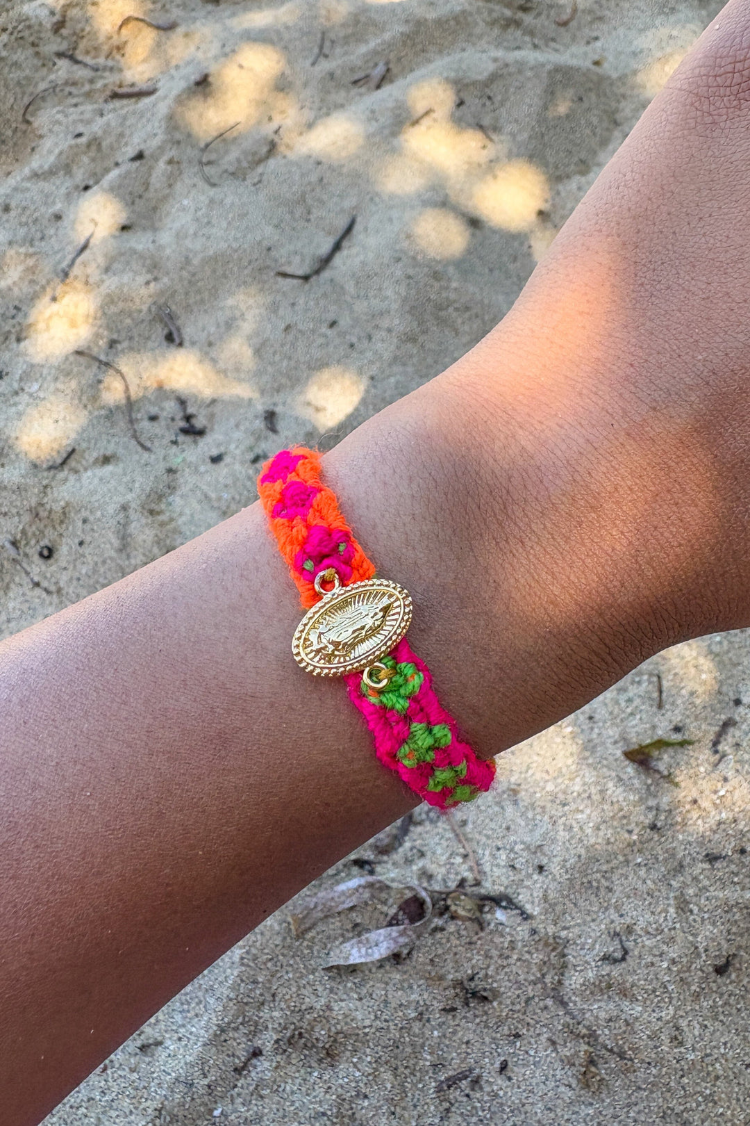 Pulsera virgencita +aretes Accesoriosjeco 