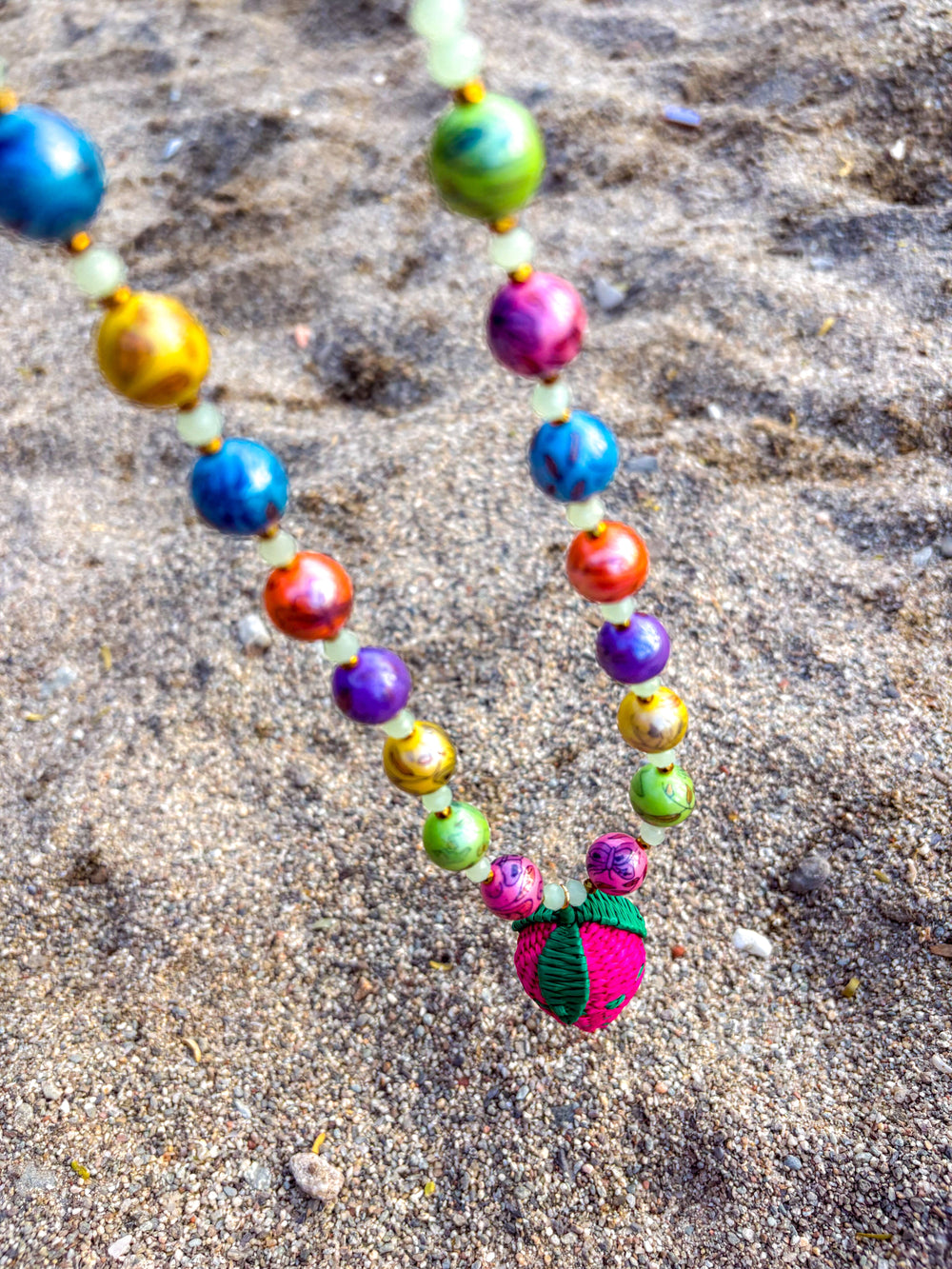 Collar tropical fresa Accesoriosjeco 